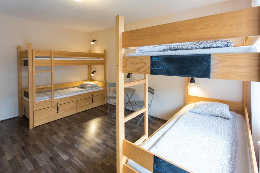 Falling Lakes Hostel Korenica Ngoại thất bức ảnh