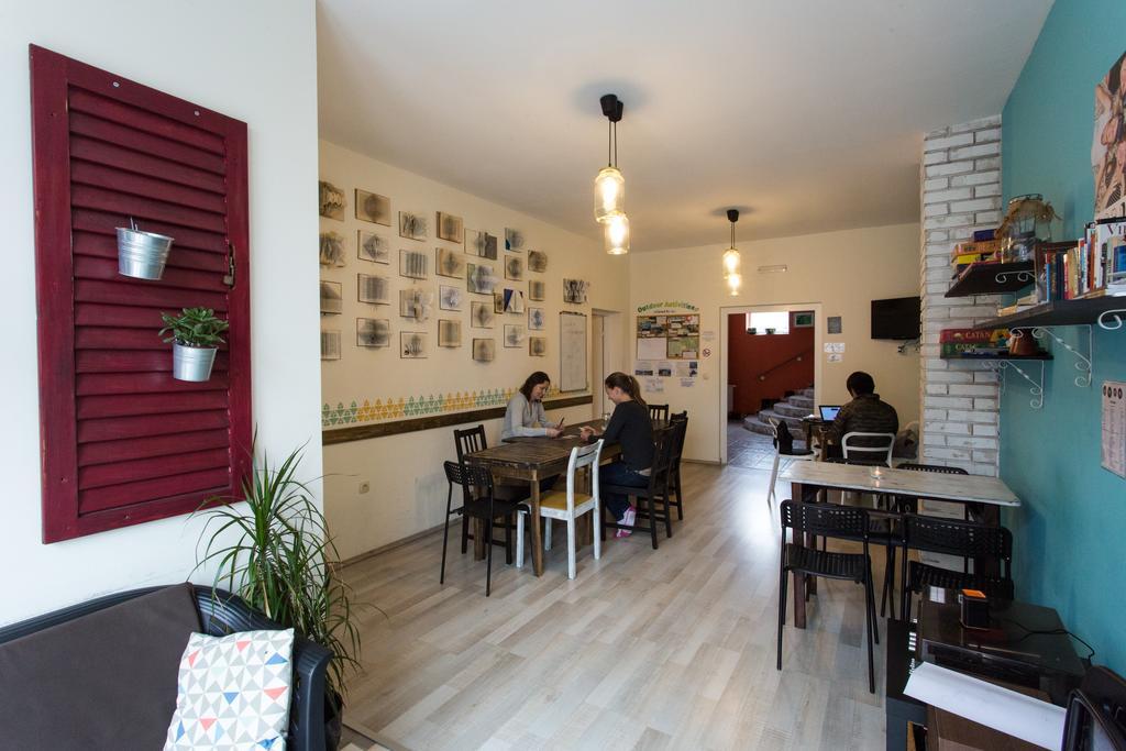 Falling Lakes Hostel Korenica Ngoại thất bức ảnh